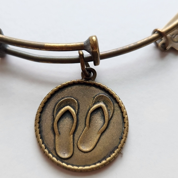 Chic Gold-Tone Charm Bracelet with Flip-Flop Pendant - Picture 2 of 4